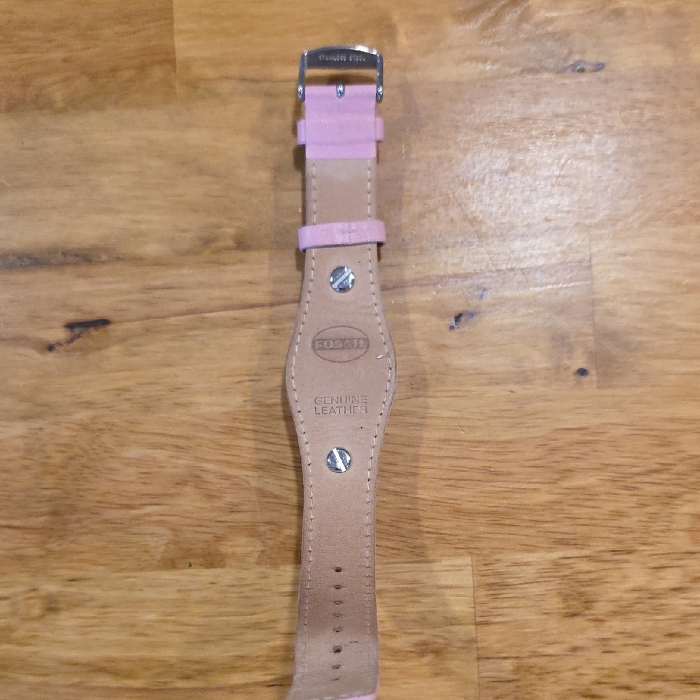 Fossil Pink Leather Strap with Silver Details - Picture 3 of 4